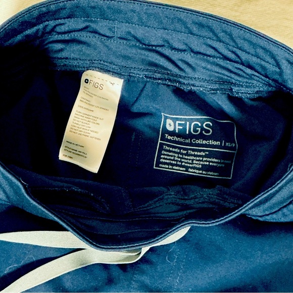 Figs YOLA Navy Skinny Scrub Pants XS/Petite - Picture 4 of 4